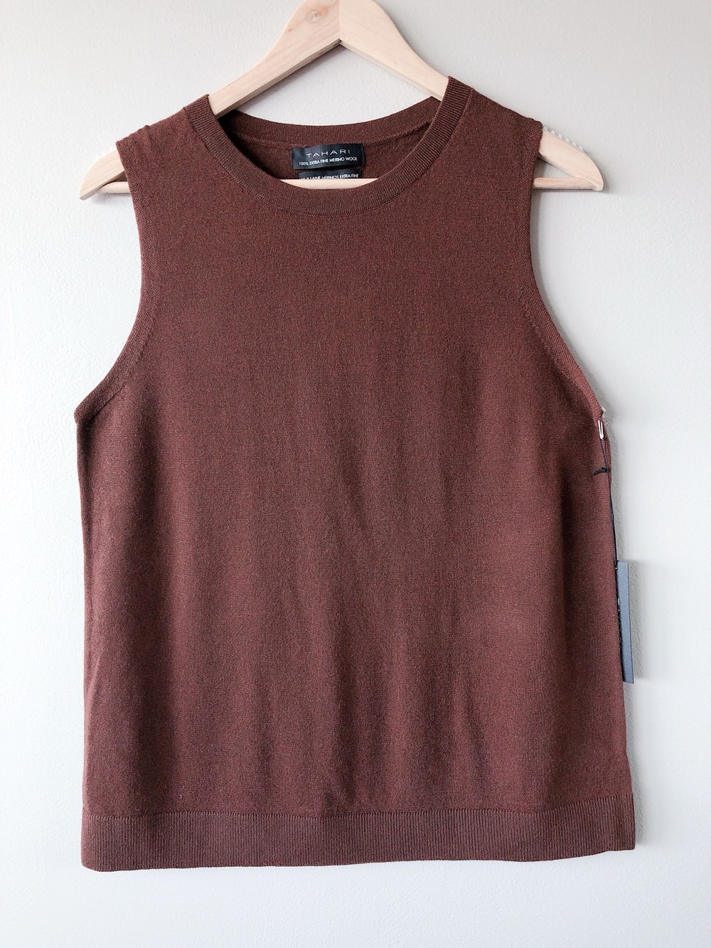 Tahari 100% merino wool Sleeveless Knit top medium dark brown knit shirt medium